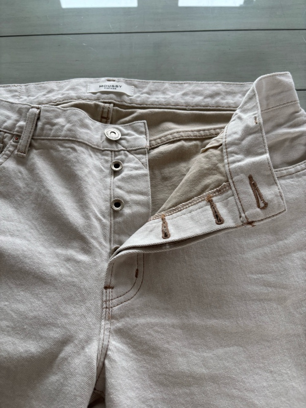 Moussy Women's Straight-Leg Jeans in Off-White - Picture 4 of 14